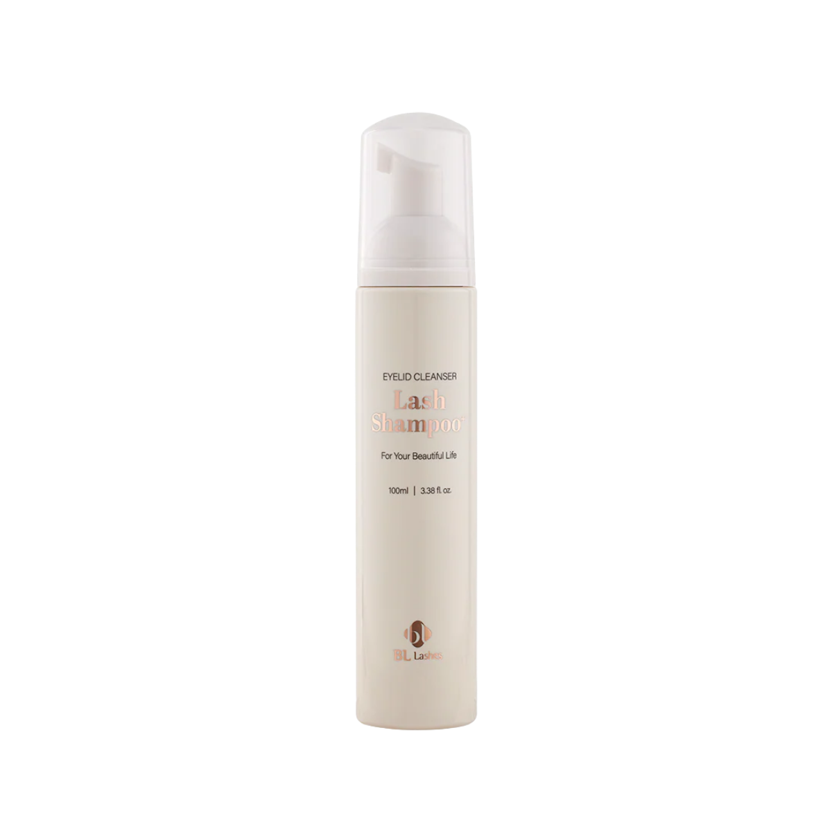 Botella de Lash Shampoo Plus BL Lashes con dosificador de espuma, muestra de espuma sobre fondo blanco, diseño profesional, concepto de limpieza profunda para extensiones de pestañas